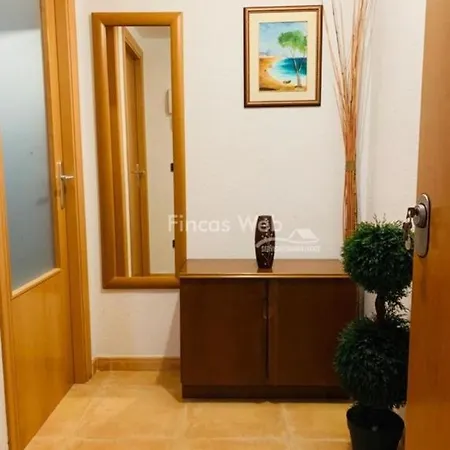 Torredembarra Centro, Bonito Piso Con Piscina Comunitaria Y Parking, A Pocos Minutos De La Playa *