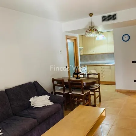 Torredembarra Centro, Bonito Piso Con Piscina Comunitaria Y Parking, A Pocos Minutos De La Playa